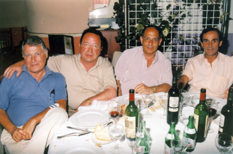 30 - En el restaurante Oasis - 2001